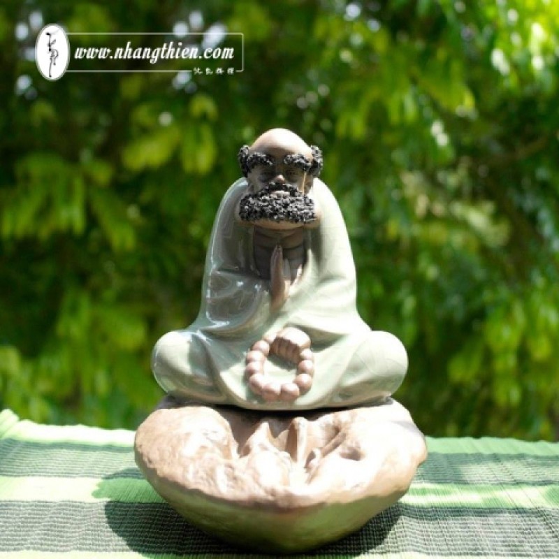 Xông Trầm Đạt Ma ngồi thiền
